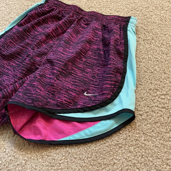 Nike running shorts - Picture 3 of 6